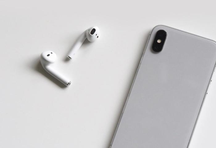 iphone-and-air-pods